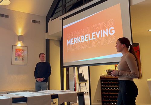 Bobbie en Sebastiaan presenteren merkbeleving bij Businessclub de Batouwe